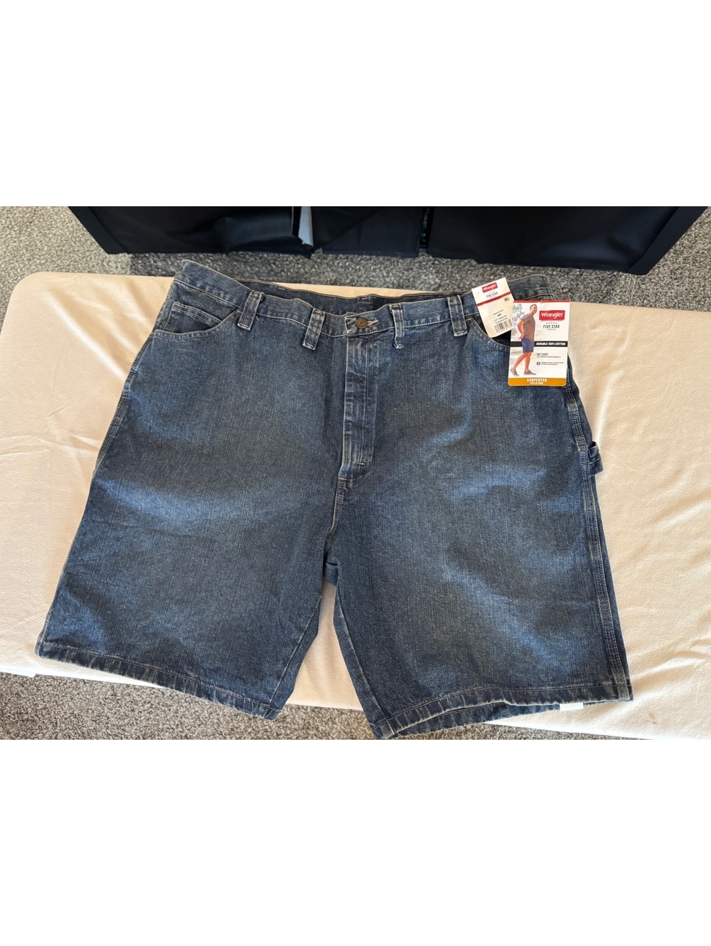 Wrangler cargo denim shorts size 48 medium wash